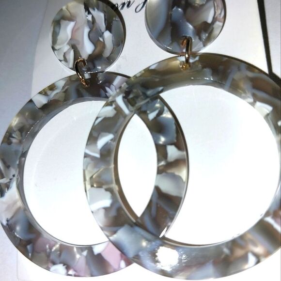 Trendy Acrylic Resin Earrings - Picture 3 of 5